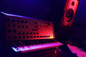Exploring Polyphonic vs. Monophonic Synthesizers