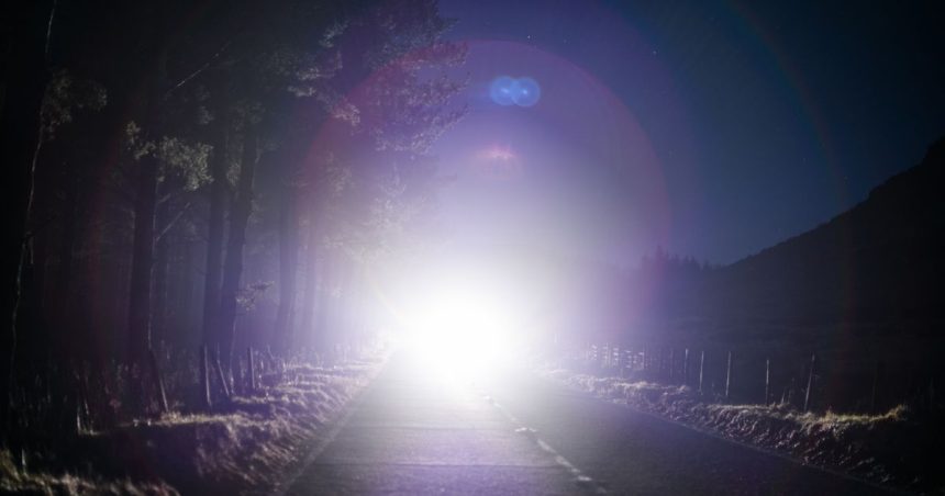 Drivers who use dipped headlights issued warning amid ‘dazzle’ concerns