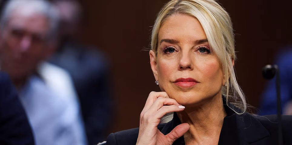 Republican Lindsey Graham EXPLODES at Pam Bondi for failing to prosecute James Comey: Live updates
