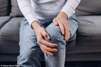 I’m an orthopaedic surgeon and this is the reason your crippling knee pain isn’t going away… and the simple fix that can banish your agony for good