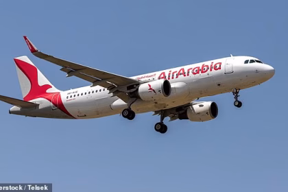 Budget airline jet almost dives into the sea at 300mph, pulling up at the last moment less than 200ft from the surface, just after take-off in Italy