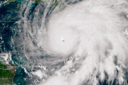 Hurricane Melissa flattens homes as 58,000 Brits on Jamaica face ‘storm of century’