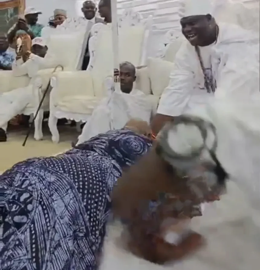 Moment Governor Adeleke Bows in Respect to Ooni of Ife (Video) — Akelicious