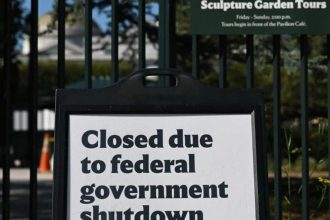 US federal workers apply for loans as shutdown hits military morale
