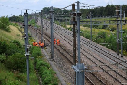 Arson attack disrupts train traffic – DW – 10/27/2025