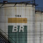 Brazil approves oil drilling near mouth of Amazon River – DW – 10/21/2025