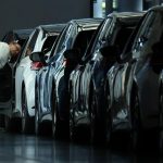 Merz calls auto summit as Germany’s carmakers bleed jobs – DW – 10/08/2025