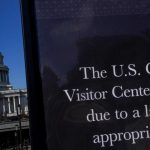 White House freezes funds for Democratic states – DW – 10/02/2025