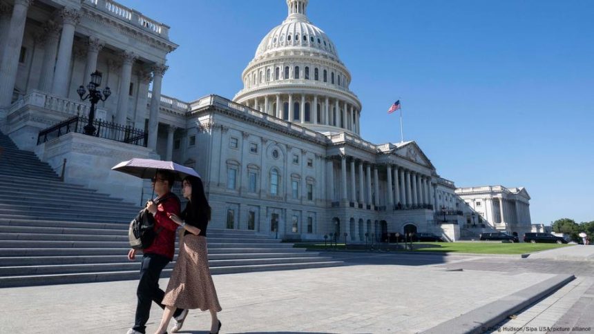 US in shutdown impasse as Senate again rejects funding bill – DW – 10/07/2025