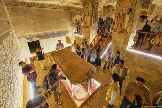 Egypt opens one of the Valley of the King’s largest tombs – DW – 10/04/2025