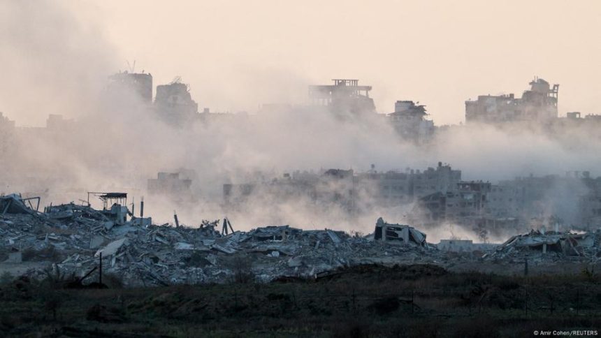 US, Turkey, Qatar envoys arrive for Gaza talks – DW – 10/08/2025