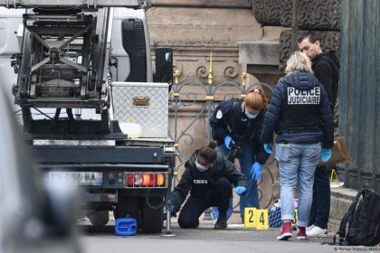 Louvre thieves left trail of DNA samples on helmet, gloves – DW – 10/24/2025