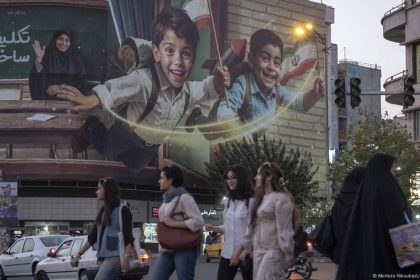 Iran’s Gen Z cornered by crackdowns, sanctions and conflict – DW – 10/21/2025