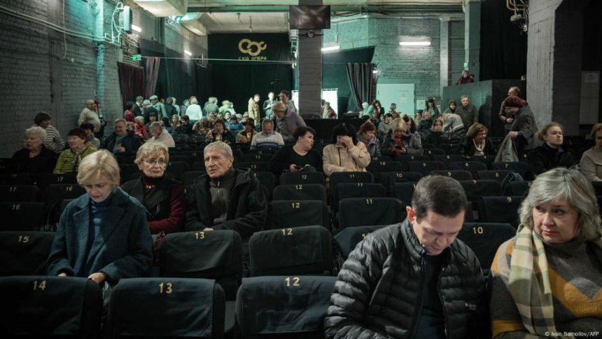 Strikes on energy grid leads to blackouts – DW – 10/21/2025