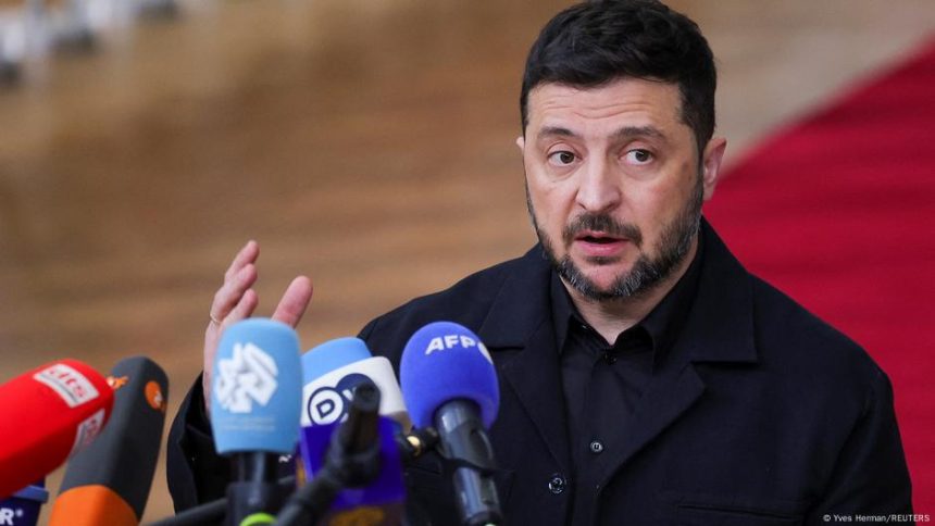 Kyiv hails new EU, US sanctions on Russia – DW – 10/23/2025