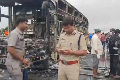 India bus fire kills 20 after motorcycle crash – DW – 10/24/2025