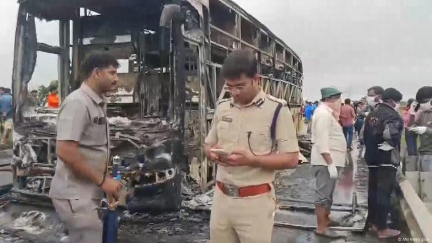 India bus fire kills 20 after motorcycle crash – DW – 10/24/2025