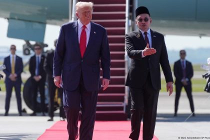 Trump arrives in Malaysia as Asia tour kicks off – DW – 10/26/2025