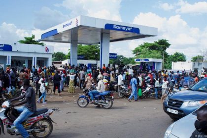 Mali closes schools, unis, as jihadis block fuel supply – DW – 10/27/2025