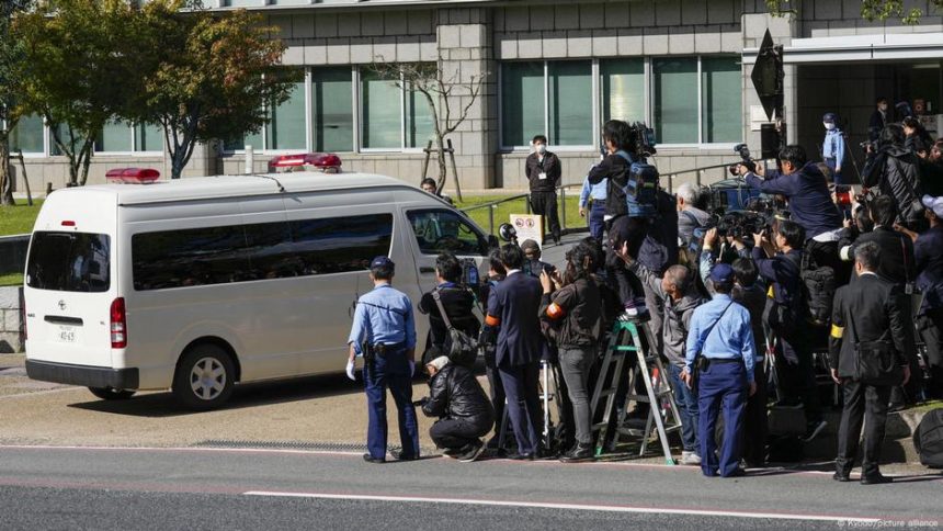 Man accused of killing Shinzo Abe pleads guilty – DW – 10/28/2025