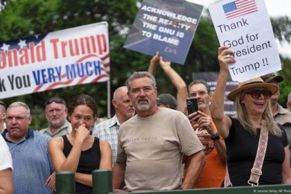 US to cut refugee admissions to 7,500 from 125,000 – DW – 10/30/2025