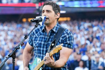 Brad Paisley Has Played Before 4 World Series Games. Every Single One Has Gone Into Extra Innings