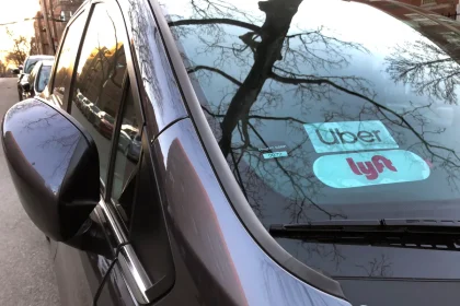 Newsom signs bill giving Uber and Lyft drivers in California the right to unionize
