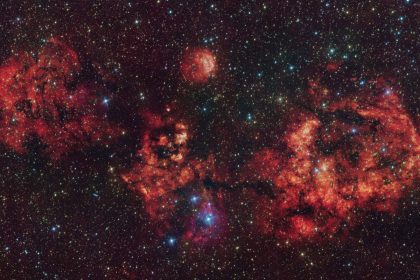 Astronomers capture vast cosmic bat spreading its wings in time for Halloween (photo)