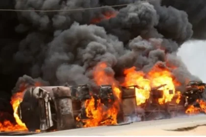 30 burnt to death while scooping fuel from fallen tanker, over 40 injured in Niger