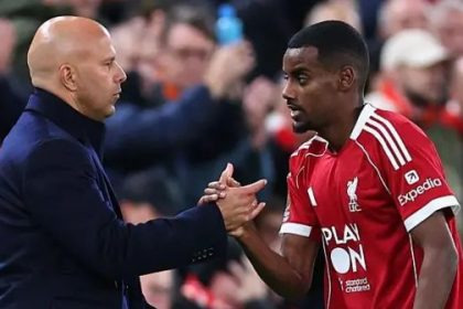 Isak Doesn’t Deserve To Be Playing Ahead Of Ekitike -Man United Legend