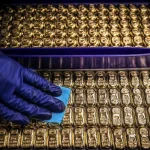 Gold tops ,000 for first time as investors rush in