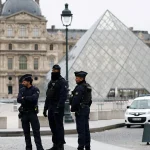 Paris police launch massive manhunt after 0M Louvre jewelry robbery