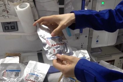 Chinese space station astronauts feast on spicy lamb, mooncakes for mid-autumn festival (video)