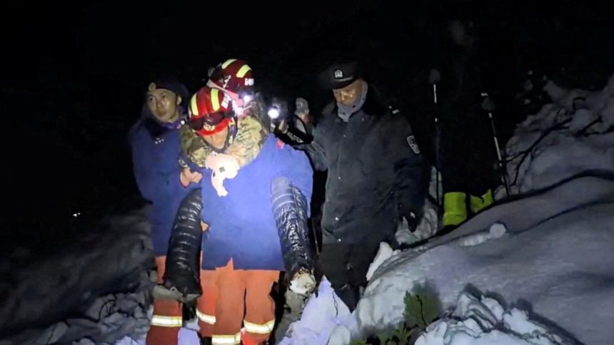 Stranded Mount Everest hikers being evacuated | World News