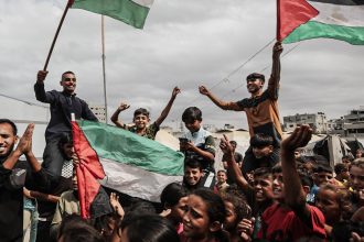 Israeli cabinet ratifies first phase of Trump’s peace plan – as US to deploy 200 troops for Gaza task force | World News