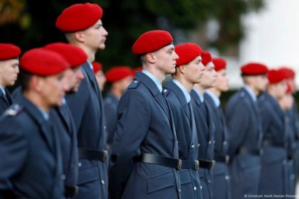 Military chief wants draft checks for all young men – DW – 11/03/2025