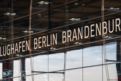 Berlin airport briefly halts flights due to drone sightings – DW – 11/01/2025