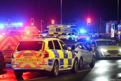 Police arrest two after multiple people stabbed on train – DW – 11/01/2025