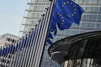 EU enlargement report praises Montenegro, slams Georgia – DW – 11/04/2025