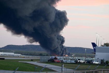 At least three dead after UPS cargo plane crashes – DW – 11/05/2025