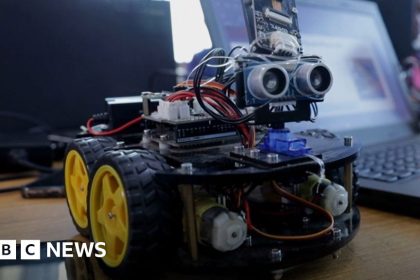 The start-up with science kits for young Africans