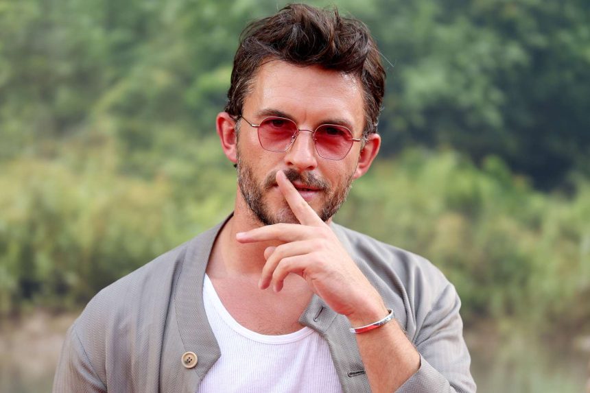 17 Gratuitous Photos of Jonathan Bailey Being the Sexiest Man Alive