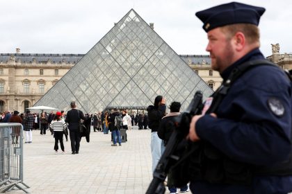 Two Louvre jewellery heist suspects ‘convicted over theft in 2015’ | UK News