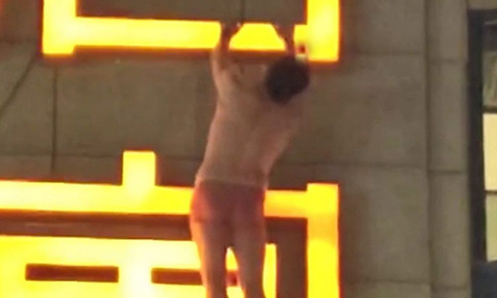 Moment ‘secret lover’ dangles from building like scene from classic Banksy