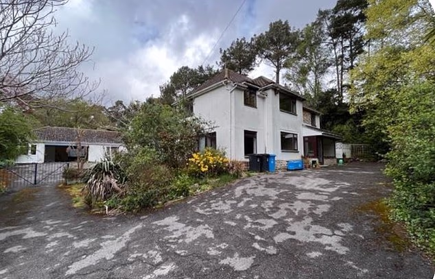 Harry Redknapp’s fierce battle with wealthy residents over his bid to demolish £1.5m house – and build sprawling new five bedroom mansion