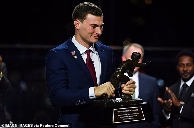 Fernando Mendoza is crowned 2025 Heisman Trophy winner in glitzy New York ceremony