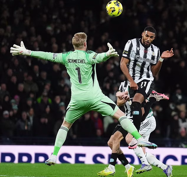 Supporting a small team can be to endure domestic toil year after year. On a soggy, damp afternoon, St Mirren supporters were rewarded for their devotion with victory over Celtic