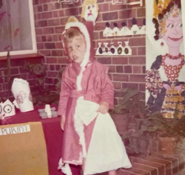 Childhood photo of tech mogul dressed as Santa surfaces days before Christmas… Who is it?
