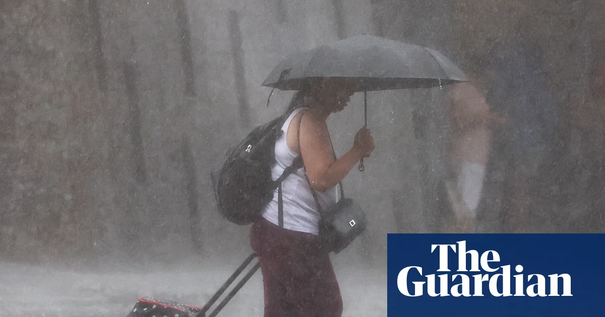 Queensland braces for days of heavy rain as BoM issues flood warnings for parts of state | Queensland