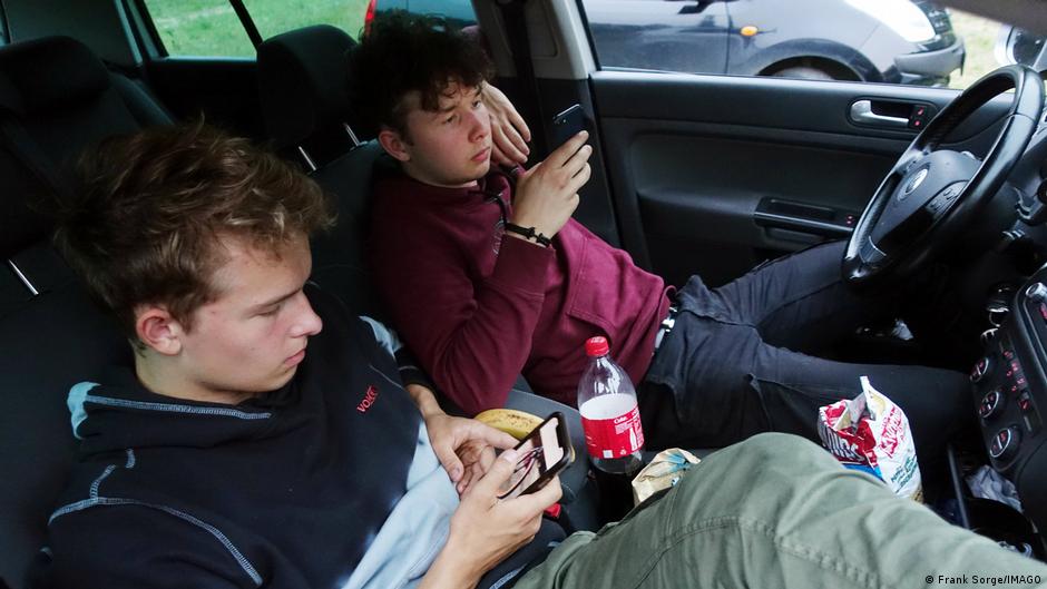 Why millions are hooked – DW – 12/26/2025